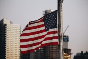 Governo Trump analisa reverter tarifas para conter inflação